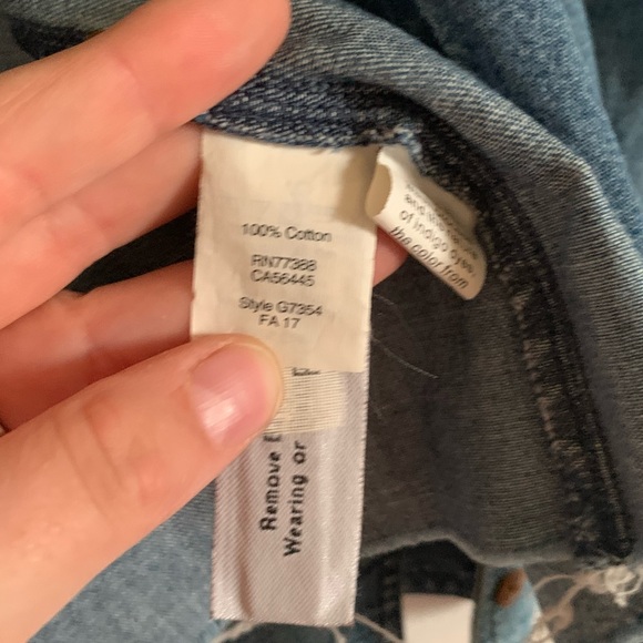 Madewell Denim Button Front Raw Hem Long Sleeve Blouse size XS EUC - Picture 6 of 6